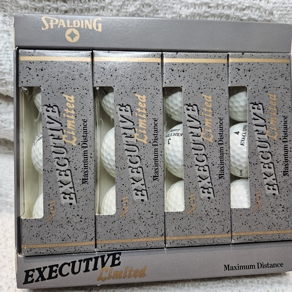 Spalding New Executive Limited Maximum Distance 12 White Golf Balls - Picture 3 of 16